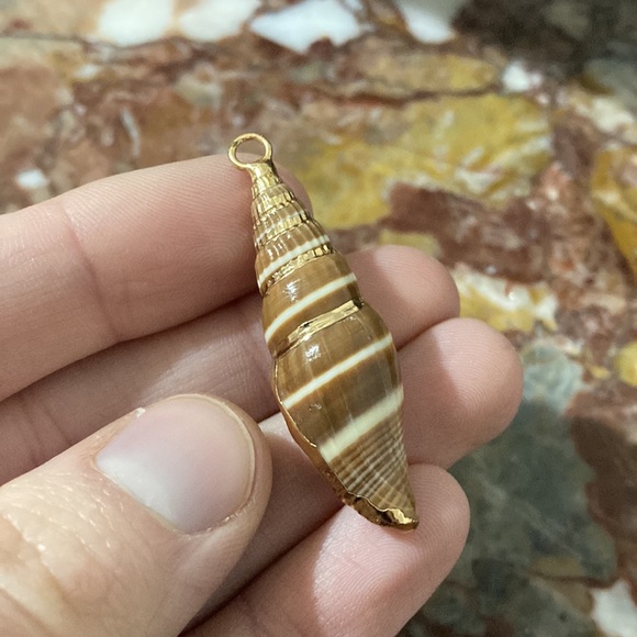 Gold-Edged Seashell Necklace Pendant - Picture 3 of 7